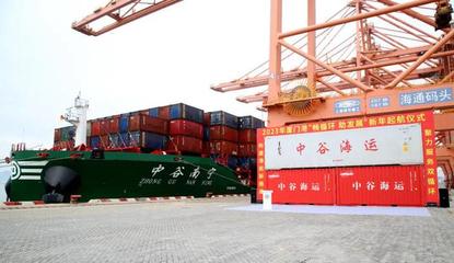 廈門港迎新啟航 最大內貿集裝箱船揚帆商貿新篇章